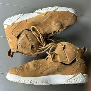 Nike Air Jordan True Flight Golden
Little Kids Basketball Shoes